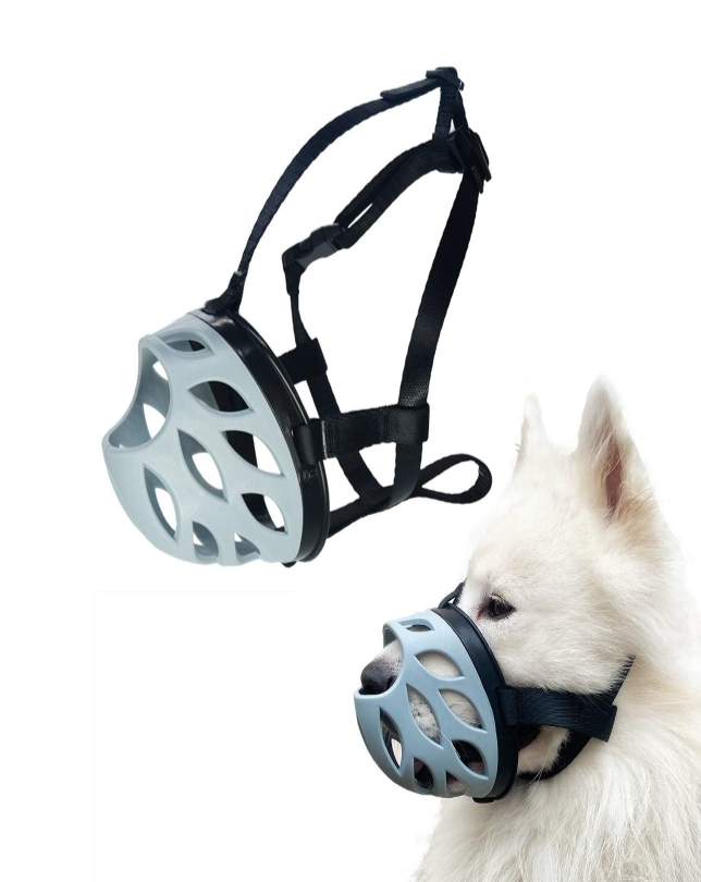 Cage muzzle outlet for small dogs