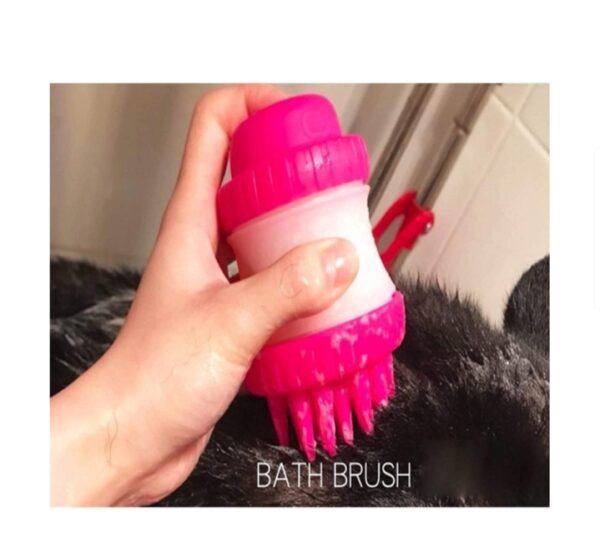 PETS SCRUBBUSTER SILICONE DOG WASHING BRUSH WITH BUILT-IN SHAMPOO RESERVOIR 